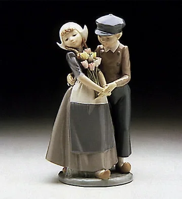 Dutch Couple With Tulips 1982-85 by Lladro