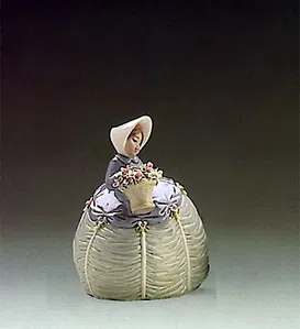 Lladro - Petite Maiden 1986-89