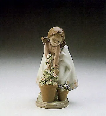 Pretty Posies 1989-94 by Lladro — Porcelain Figurine