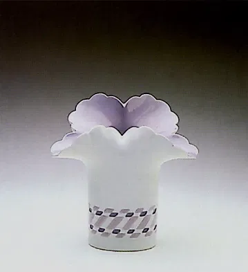Lladro - White Basket Vase 1989-90