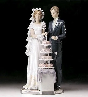 Wedding Cake 1989-96 by Lladro — Porcelain Figurine