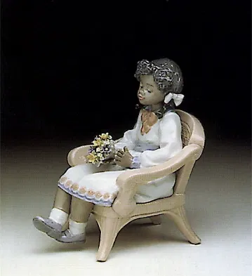 Lladro - Sitting Pretty - Open Box