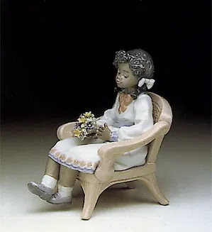 Lladro - Sitting Pretty - Open Box