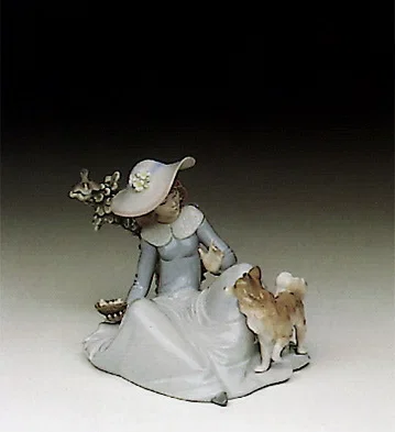 Not To Close ! 1991-94 by Lladro — Porcelain Figurine