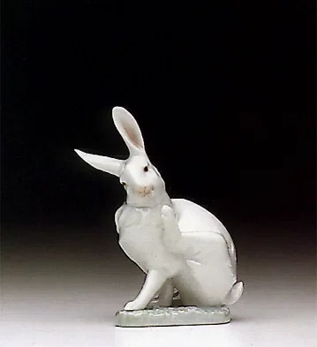 Washing Up 1992-95 by Lladro — Porcelain Figurine