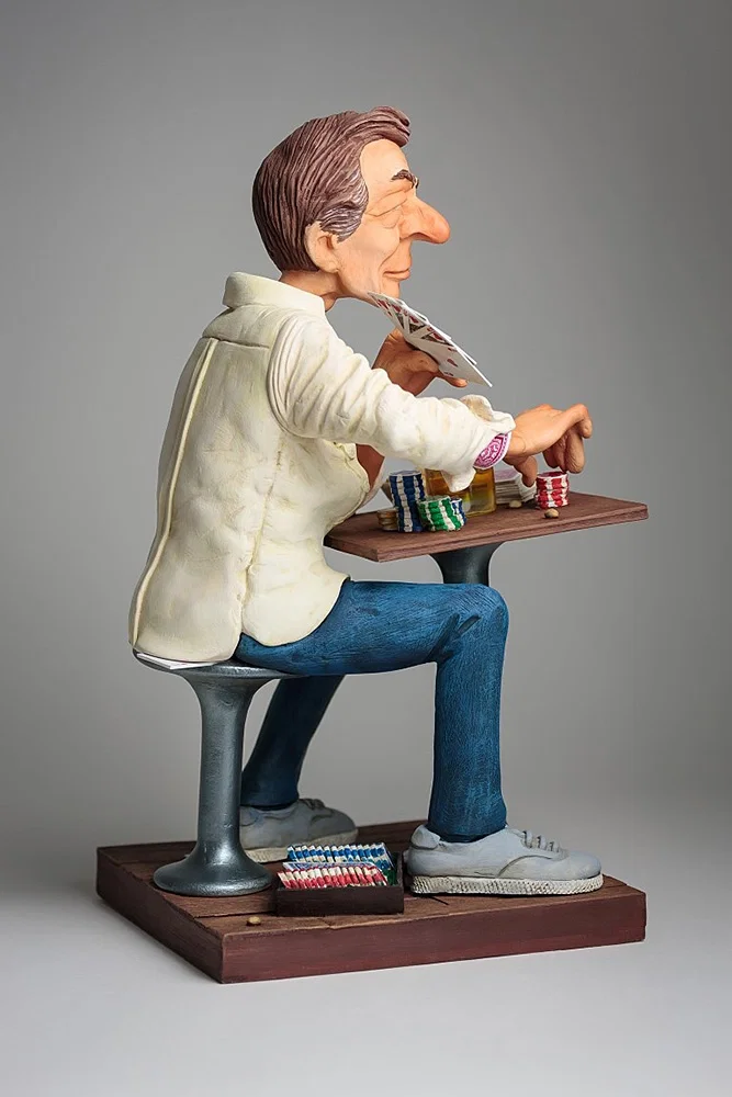 Statue Trophée Poker En Résine 11,5 Cm - Main Tenant Une Carte, Base Carrée - Décoration Bureau, Collection, Cadeau Jeu