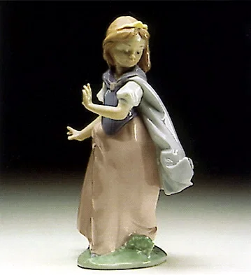 Young Princess 1993-96 by Lladro — Porcelain Figurine