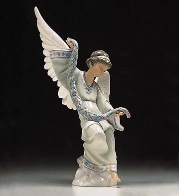 Angel With Garland 1994-99 by Lladro — Porcelain Figurine