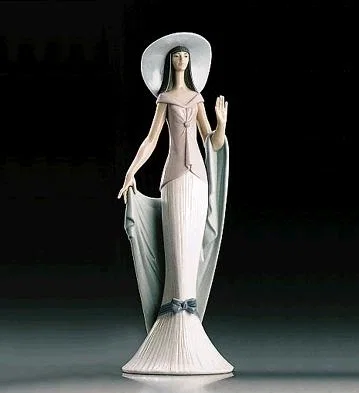 Lady Of Nice 1995-99 by Lladro — Porcelain Figurine