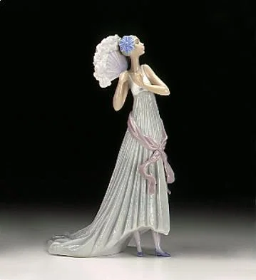 Temis 1996-99 by Lladro — Porcelain Figurine