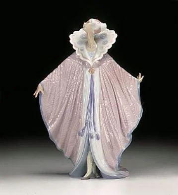 Quione 1996-99 *** by Lladro — Porcelain Figurine