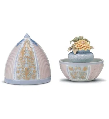 Autumn/fall Egg 1996-01 by Lladro — Porcelain Figurine