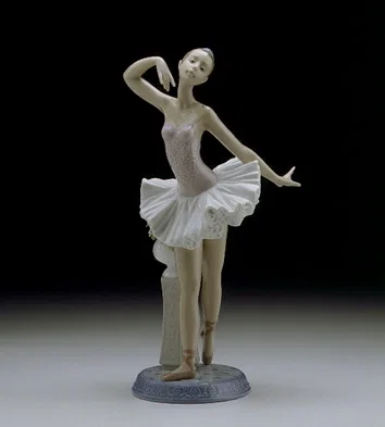 Stage Presence 1996-00 by Lladro — Porcelain Figurine