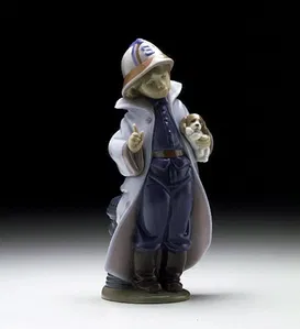 Lladro - Little Firefighter 1997-00