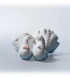 Lladro - Kissing Doves with Flowers