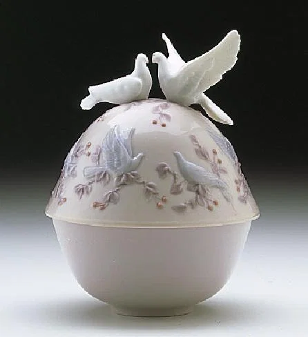 Kiss Trinket Box 1997-99 by Lladro — Porcelain Figurine