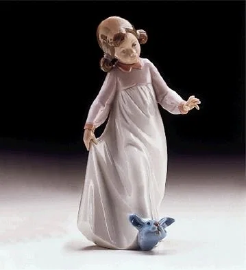 Off To Bed Usa  1997-99 by Lladro — Porcelain Figurine