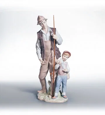 A Father's Pride 1998-02 by Lladro — Porcelain Figurine