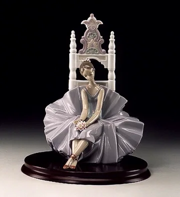 Posing For A Potrait 1998-00 by Lladro — Porcelain Figurine