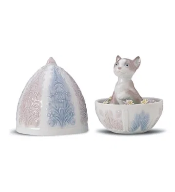 Kitty Surprise 1999-01 by Lladro — Porcelain Figurine