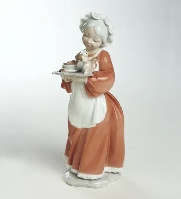 Mrs. Santa Claus 2003-08 by Lladro | Handcrafted Spanish Porcelain