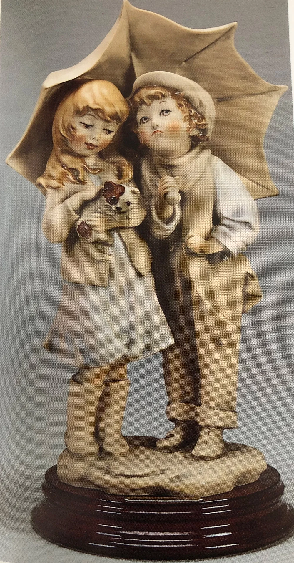 UNDER THE UMBRELLA by Giuseppe Armani — Sculpture