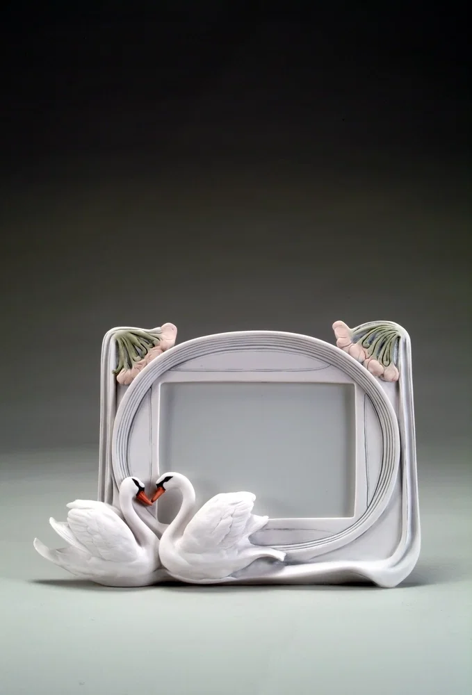 TWO SWANS PHOTO FRAME by Giuseppe Armani — Sculpture