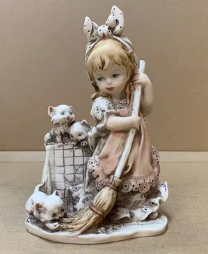ジュゼッペ・アルマーニ 『傘を持つ女性』 1987年 イタリア ヴィンテージ UNDER THE UMBRELLA by Giuseppe Armani | Elegant Porcelain