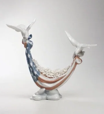 A Symbol Of Peace 2002-08 by Lladro