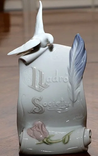 Art Brings Us Together 1999-99 1999 Membership Gift by Lladro — Porcelain Figurine