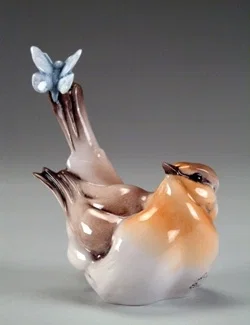 ROBIN WITH BUTTERFLY by Giuseppe Armani — Sculpture