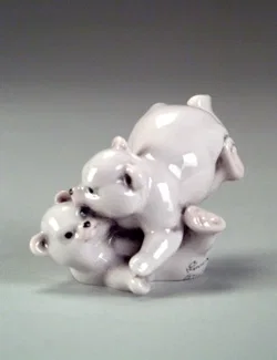 TWO SMALL PLAYING POLAR BEARS by Giuseppe Armani — Sculpture