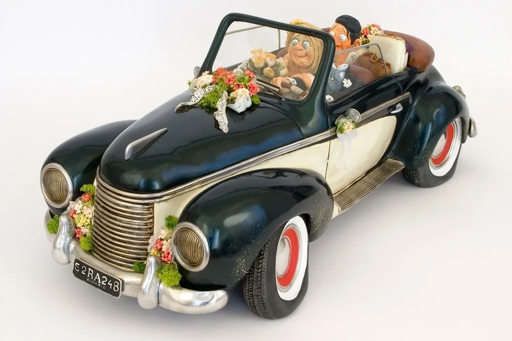 Just Married by Guillermo Forchino — Comical Art Sculpture