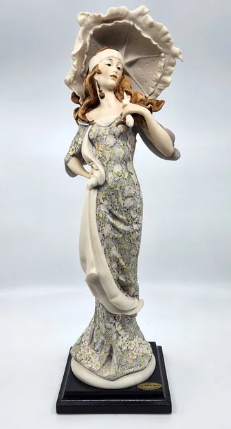 ジュゼッペ・アルマーニ 『傘を持つ女性』 1987年 イタリア ヴィンテージ Lady With Umbrella by Giuseppe Armani | Elegant Porcelain