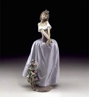 Lady In Love by Lladro — Porcelain Figurine